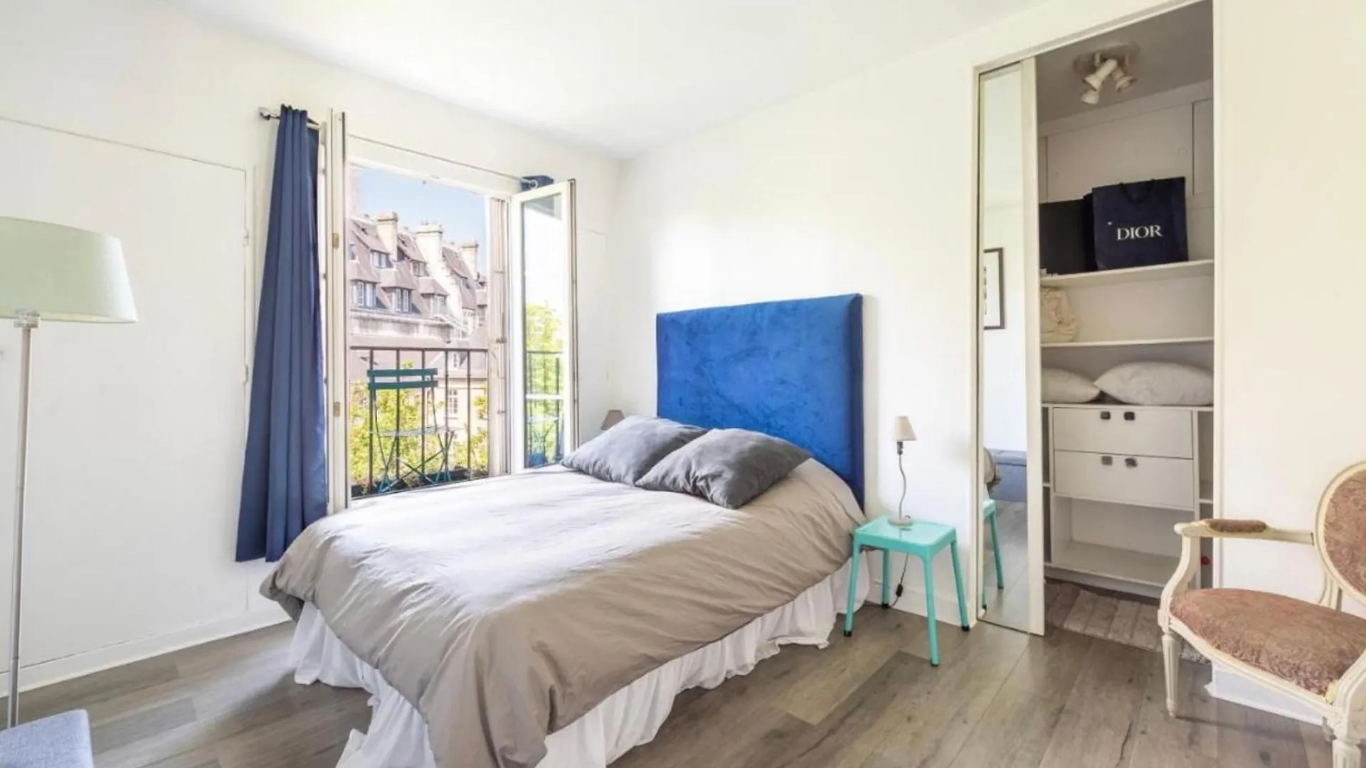 In Front Of Sacre Coeur - 2 Bedrooms In Last Floor Παρίσι