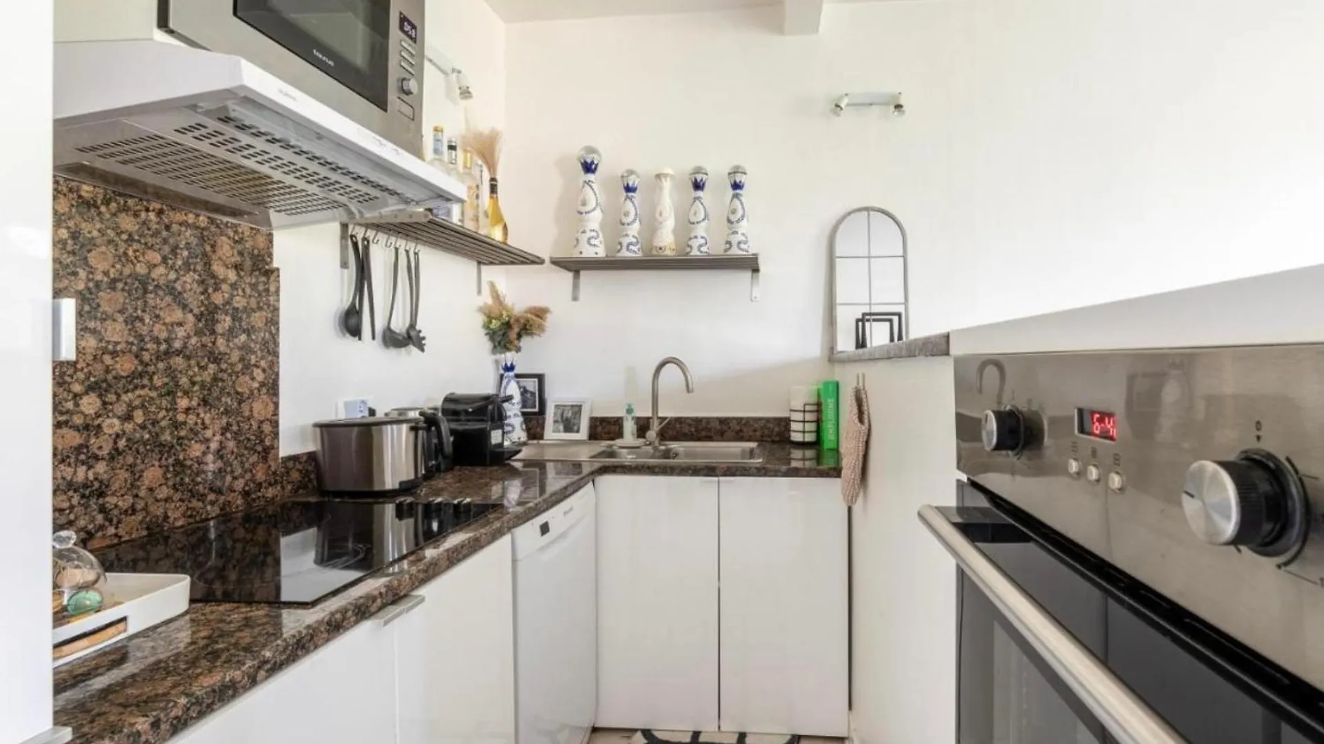 Apartment In Front Of Sacre Coeur - 2 Bedrooms In Last Floor Paris Frankreich
